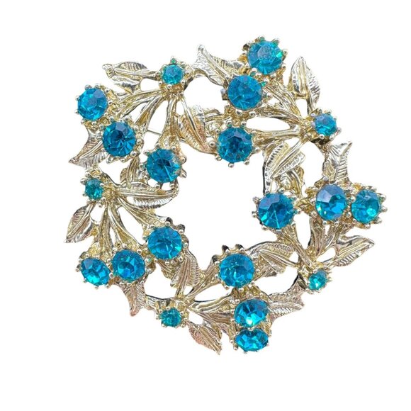 Vintage Gold Tone Wreath Brooch Blue Rhinestones Christmas Holiday Leaves - Picture 1 of 9